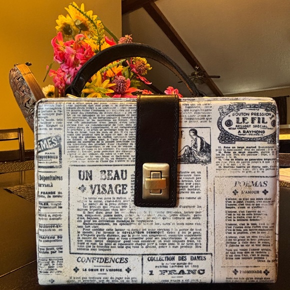 Patricia Nash Black and Cream Newspaper Print Crossbody Bag - Picture 2 of 9